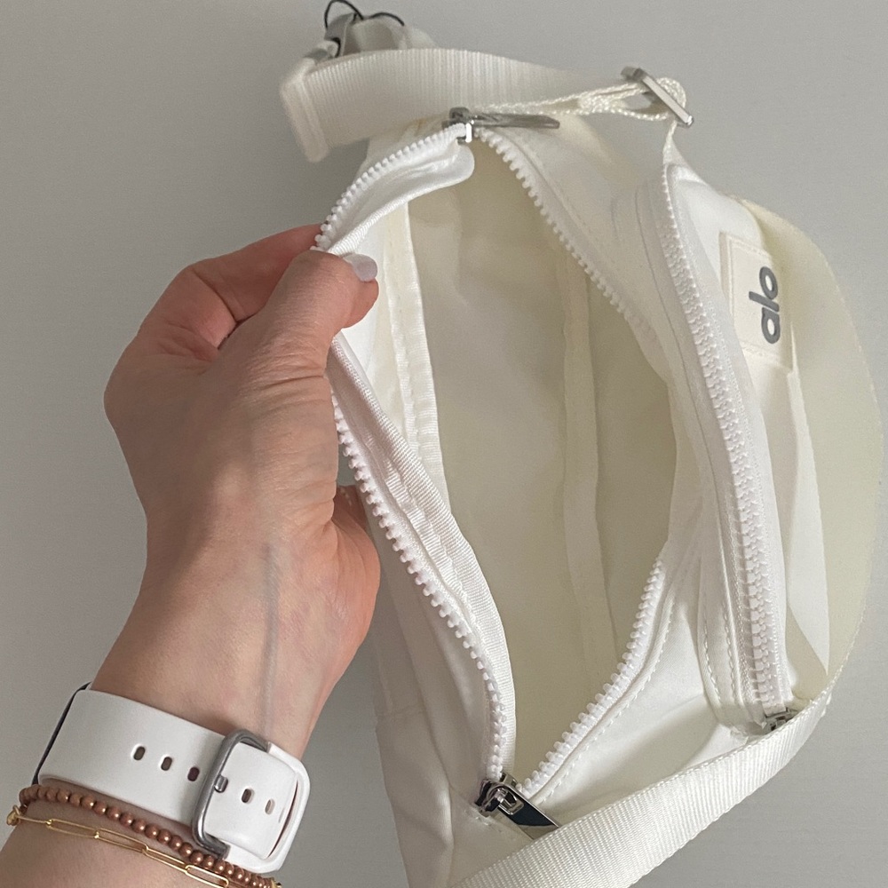 ALO Yoga White Belt Bag / Waist Pack - Picture 6 of 7
